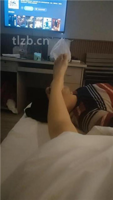 图片[7]_【赞拉】下跪舔素人小姐姐的臭脚_HD绳艺资源