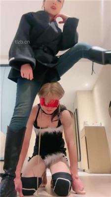 图片[4]_【沐阳大小姐】狠虐CD奴-转胯骑马爬行/打手掌/耳光/裸足狂舔_HD绳艺资源