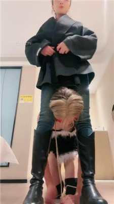 图片[6]_【沐阳大小姐】狠虐CD奴-转胯骑马爬行/打手掌/耳光/裸足狂舔_HD绳艺资源