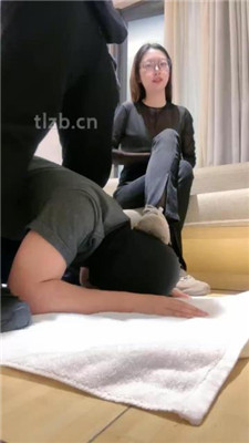 图片[3]_【Jenn】情侣主亲热羞辱绿帽-舔鞋底/踩踏/黑丝脚插嘴_HD绳艺资源