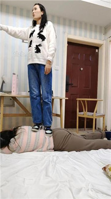 图片[2]_【樱樱】母畜-运动鞋全体重踩/骑马狗爬/闻臭袜/赏赐圣水_HD绳艺资源