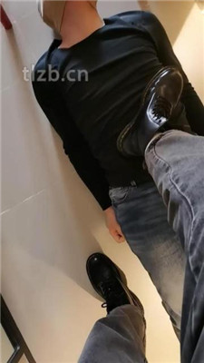 图片[6]_【Welldoer】头顶鞋子/长靴白袜各种踩踏/清理脏鞋底_HD绳艺资源