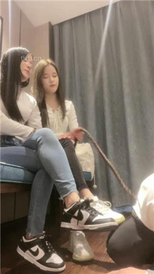 图片[13]_【漫漫】姐妹花S虐-转胯狗爬/跪舔臭脚/2踩踏/狂吸臭白袜_HD绳艺资源