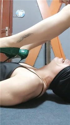 图片[18]_【东营天香百合】高跟诱惑/胯下辱/人肉坐垫/喂口水_HD绳艺资源