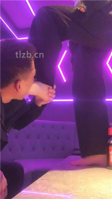 图片[9]_【娩娩大魔王】KTV虐废奴-人肉座椅/耳光/舔脏鞋白袜【完整版】_HD绳艺资源