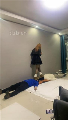 图片[4]_【精神小妹】7绳艺导师调双奴-轮流全体重跳踩【双视角版】_HD绳艺资源