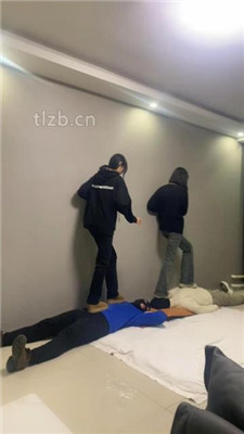 图片[5]_【精神小妹】7绳艺导师调双奴-轮流全体重跳踩【双视角版】_HD绳艺资源