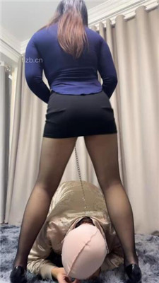 图片[11]_【狗哥】黑丝脚踩绿帽狗-对着绿帽狗跳舞诱惑_HD绳艺资源