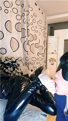 图片[10]_【诗琪】舔长靴闻白袜/踩踏/喂圣水_HD绳艺资源