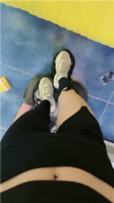 图片[11]_【骨精精】运动鞋白袜踩踏喂食/气味辱_HD绳艺资源