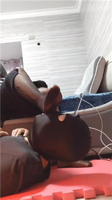 图片[4]_【紫钰大人】黑丝网袜脚踩脚垫_HD绳艺资源