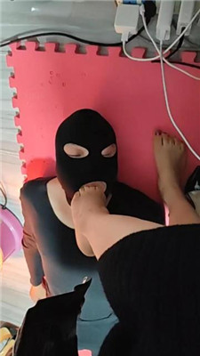 图片[8]_【紫钰大人】黑丝网袜脚踩脚垫_HD绳艺资源