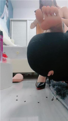 图片[17]_【腿腿祖宗】踩脚垫/肉丝脚狂舔/脚喂食_HD绳艺资源