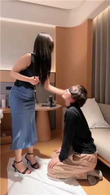 图片[3]_【小x大王】高跟凉鞋踩狗/训练/掐脖窒息/脚插嘴_HD绳艺资源