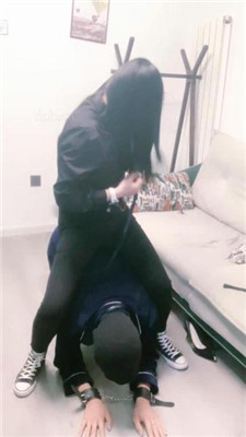 图片[2]_【大小姐】跪舔高帮帆布鞋白袜/训练/手铐绳艺技巧_HD绳艺资源