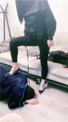 图片[16]_【大小姐】跪舔高帮帆布鞋白袜/训练/手铐绳艺技巧_HD绳艺资源