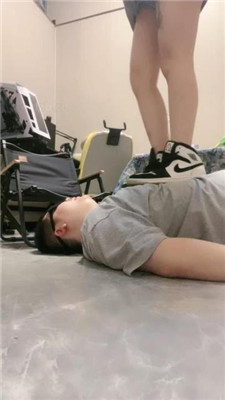 图片[13]_【香芋朱朱】黑丝脚踩踏喂食/伺候沐足/闻鞋踩踏_HD绳艺资源