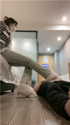 图片[7]_【乔妹】跪舔毛毛脏鞋/跳踩脚垫_HD绳艺资源