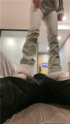 图片[3]_【乔妹】跪舔毛毛脏鞋/跳踩脚垫_HD绳艺资源