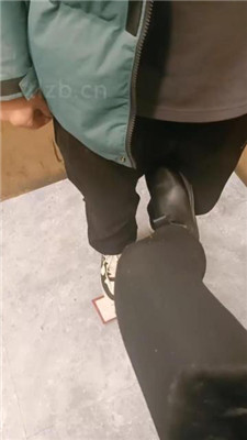 图片[4]_【乐爷】户外-楼道/车内玩虐狗儿子_HD绳艺资源