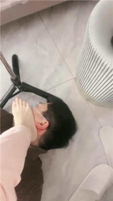 图片[4]_【子衿】揪耳朵/裸足踩伺候起床/叼黑袜/赏赐晨尿_HD绳艺资源