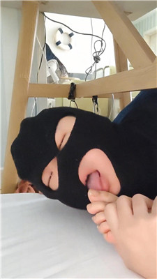 图片[13]_【樱樱】桌底视角-高中生S让狗除脚臭【上】_HD绳艺资源