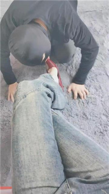 图片[3]_【灵竹】红高跟恋足跪舔/吮吸脚趾_HD绳艺资源