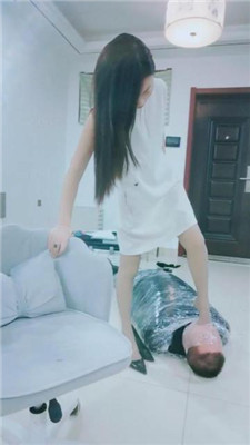 图片[13]_【千寻大大】高跟踩虐木乃伊地毯狗【完整版】_HD绳艺资源