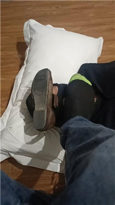 图片[5]_【鑫鑫夫妻】闻舔黑棉袜超臭裸足_HD绳艺资源