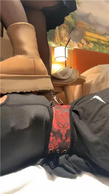 图片[10]_【玥野兔】黑丝jk双脚踩脸窒息/高难度挑战UGG狗舌刷/吐口水/脚耳光_HD绳艺资源