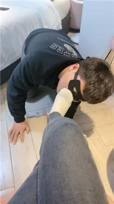 图片[2]_【魅儿】吮吸脚趾/运动鞋白袜虐/裸足深喉_HD绳艺资源