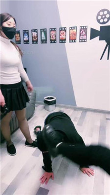 图片[16]_【韩韩】双S-踢踹踩踏训练/人体鞋架/转胯喝圣水【双视角版】_HD绳艺资源