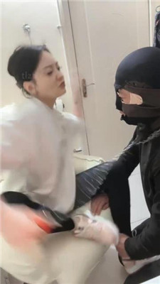 【小月牙】纹身女S-滴蜡/运动鞋踩虐/训练/脚喂食_HD绳艺资源