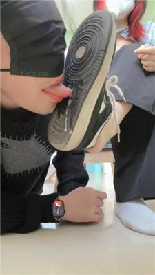 图片[16]_【朱砂痣】运动鞋棉袜裸足-男友变狗全过程_HD绳艺资源