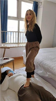 图片[9]_【婷S】转胯爬行/清理长靴/踩踏地板喂食_HD绳艺资源