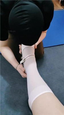 图片[4]_【冰薇】跪舔皮鞋白丝/坐脸窒息踩踏_HD绳艺资源