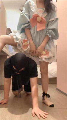 【小麦】皮鞋白袜萝莉S-磕头求虐/掐乳/臭脚狂舔