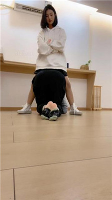 图片[11]_【海绵大大】骑马转胯/高帮帆布鞋踩踏/清理脏鞋/揪耳朵_HD绳艺资源