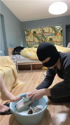 图片[17]_【黑泽兮】刷鞋匠实录-清理超脏小白鞋棉袜_HD绳艺资源