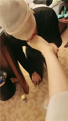 图片[6]_【诗恩大大】清理脏鞋底/踩踏喂食/脚插嘴_HD绳艺资源