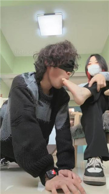 图片[9]_【朱砂痣】运动鞋棉袜裸足-男友变狗全过程_HD绳艺资源