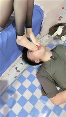 图片[11]_【Lel】脚插嘴/裸足踩狗脸/脚踩喂食_HD绳艺资源
