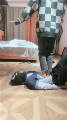 图片[14]_【子衿】双奴-狂舔酸奶脚/踩踏插嘴脚耳光_HD绳艺资源