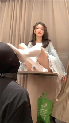 【小麦】皮鞋白袜萝莉S-磕头求虐/掐乳/臭脚狂舔
