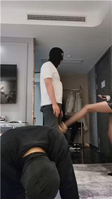 图片[11]_【皮皮】调双奴-骑马转胯/坐垫脚垫/高跟踩踏/抽耳光_HD绳艺资源