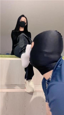 图片[4]_【曼伊】模特S-居高临下视角-清理小白鞋/圣水泡棉袜_HD绳艺资源