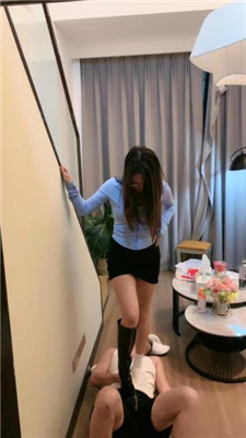 图片[9]_【酷酷的野妈】长靴白袜跪舔/踩踏/重度踢踹【完整版】_HD绳艺资源