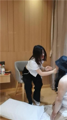 图片[4]_【梨笑】变装狗-跪舔运动鞋白袜/骑脖耳光_HD绳艺资源