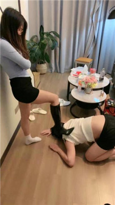 图片[10]_【酷酷的野妈】长靴白袜跪舔/踩踏/重度踢踹【完整版】_HD绳艺资源