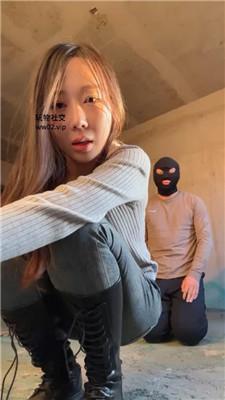 【缈缈】户外荒地-清理脏长靴/踢踹/脚下喂食 bf47102_HD绳艺资源